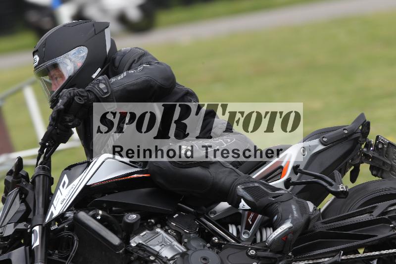 Archiv-2025/10 23.04.2025 Cornu Master School ADR/rot-rouge/40